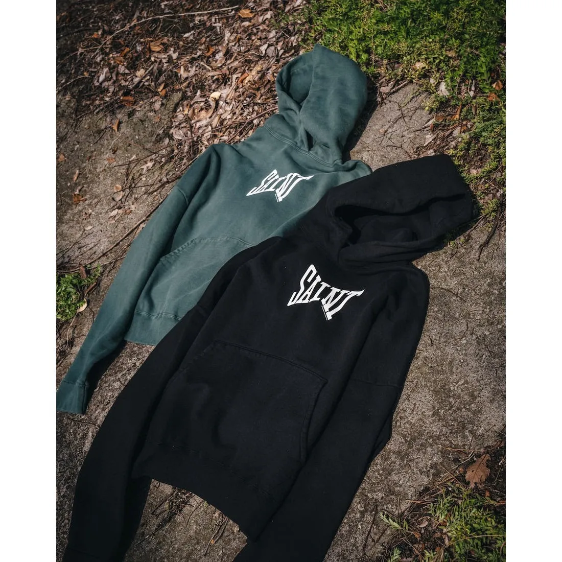 SAINT Mxxxxxx RIBON SAINT HOODIE/BLK The latest SAINT basic loose hoodie, black S-XL, original uniform high weight and light fleece sweatshirt fabric, custom woven and dyed, original loose short fat version, unchanged from the knife, original flavor, original accessories, fruit main mark/wash mark/cherub mark complete, ready-to-wear pre-shrunk without deformation after washing